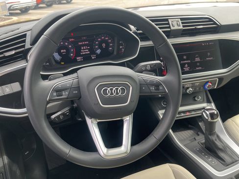 Used 2025 Audi Q3 2.0T Premium w/ Convenience Package AWD/4WD image 36