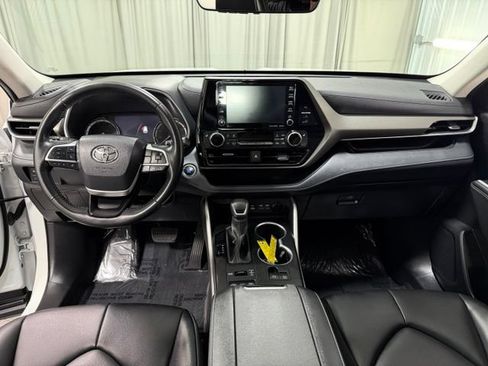 Used 2022 Toyota Highlander XLE AWD/4WD image 14