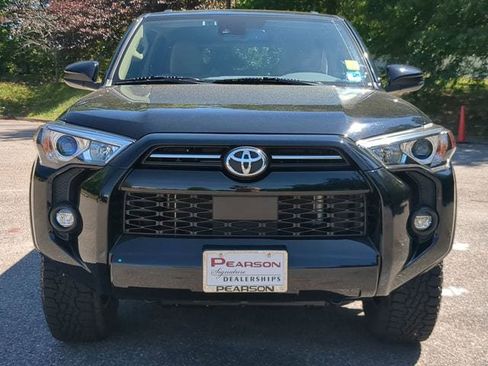 Used 2022 Toyota 4Runner SR5 AWD/4WD image 8