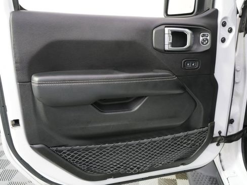Used 2019 Jeep Wrangler Unlimited Sahara AWD/4WD image 22