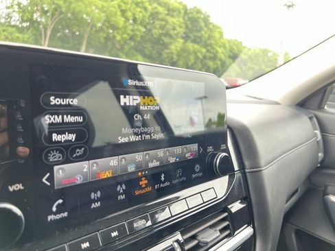 Used 2024 Nissan Pathfinder SL FWD image 13