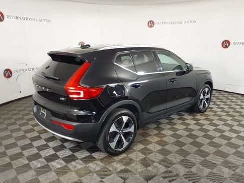 Used 2025 Volvo XC40 B5 Plus AWD/4WD image 5
