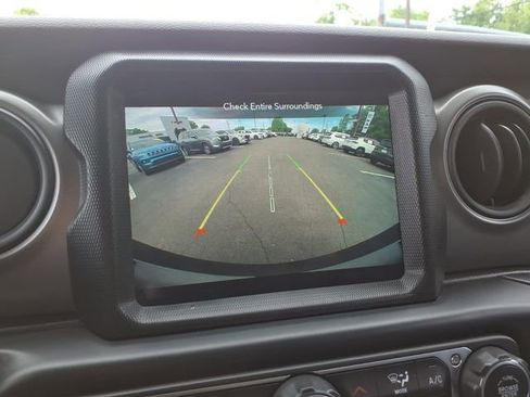 Used 2022 Jeep Wrangler Unlimited Sport AWD/4WD image 34