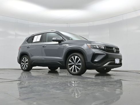 Used 2023 Volkswagen Taos SE w/ Panoramic Sunroof Package AWD/4WD image 46