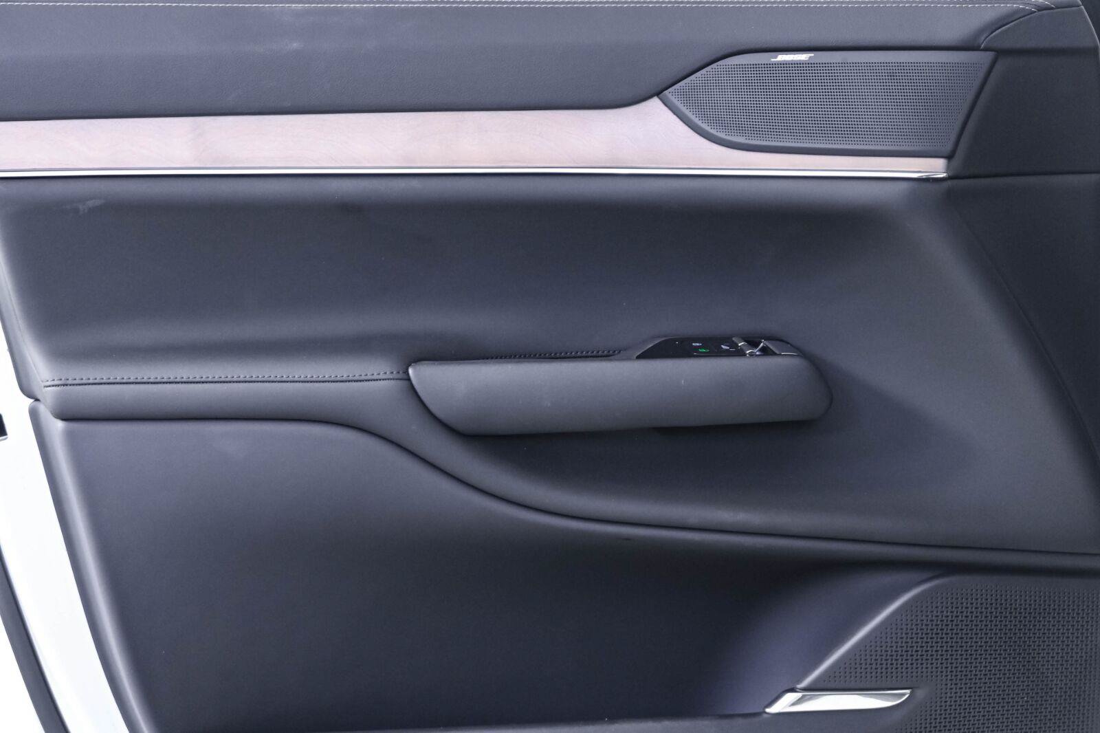 Certified 2025 Volvo EX90 Plus AWD/4WD image 6