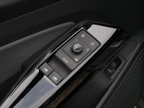 Certified 2023 Volkswagen ID.4 Pro S AWD/4WD image 19