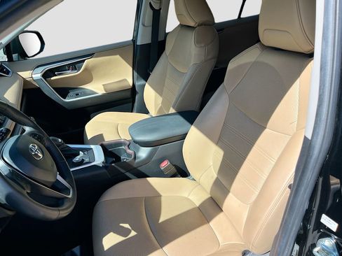Used 2021 Toyota RAV4 Limited image 22