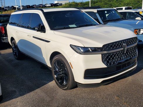 Used 2026 Lincoln Navigator L Reserve w/ Jet Appearance Package AWD/4WD image 2