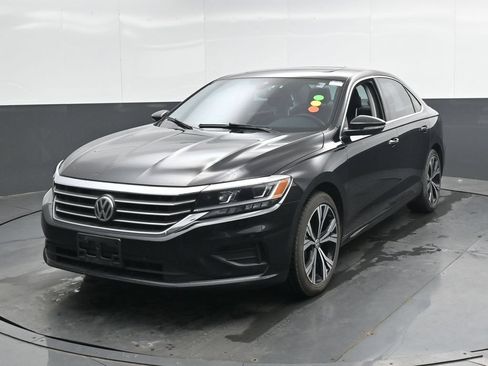 Used 2022 Volkswagen Passat 2.0T SE FWD image 6