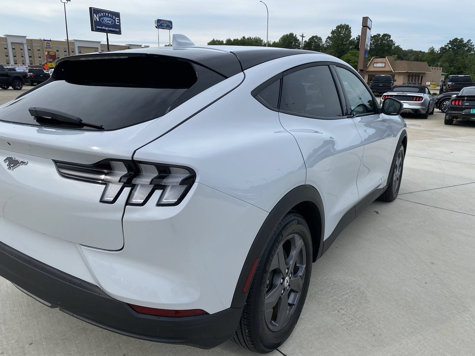 Used 2021 Ford Mustang Mach-E Select AWD/4WD image 6