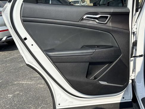 Used 2023 Kia Sportage EX image 11