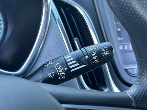 Used 2022 Chevrolet Equinox LS image 38