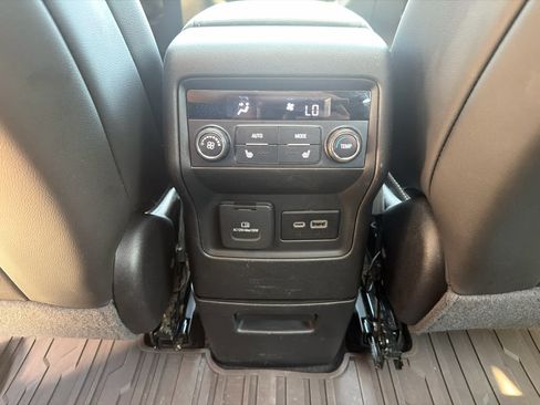 Used 2021 GMC Acadia Denali w/ Denali Technology Package FWD image 25