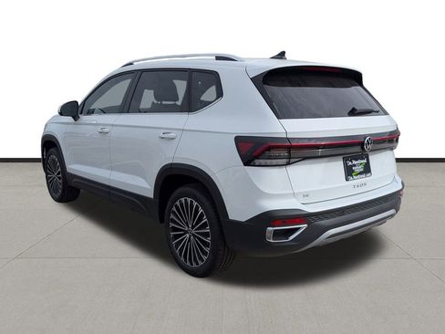 New 2026 Volkswagen Taos SE image 7