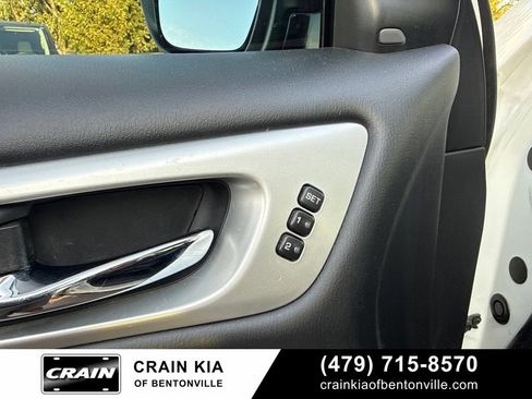 Used 2020 Nissan Pathfinder SL FWD image 23