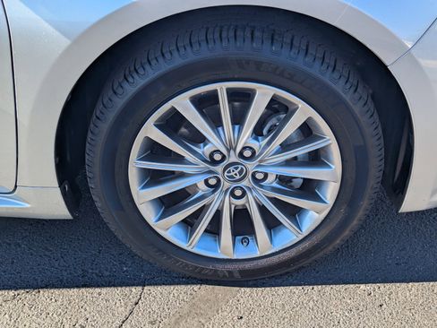 Used 2016 Toyota Avalon Limited image 9