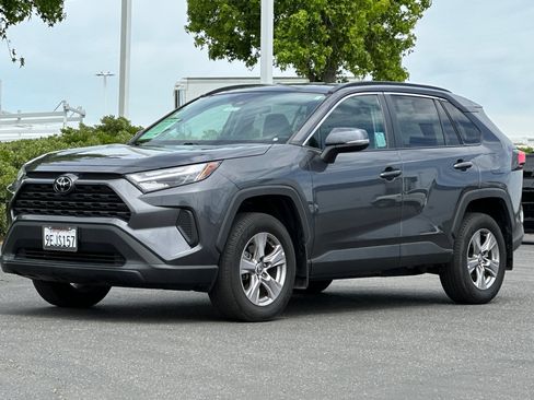 Used 2022 Toyota RAV4 XLE w/ XLE Grade Weather Package AWD/4WD image 8