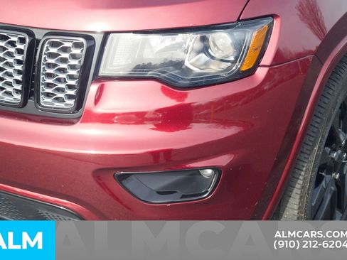 Used 2019 Jeep Grand Cherokee Altitude image 12