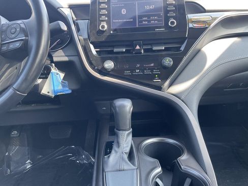 Used 2021 Toyota Camry SE FWD image 18