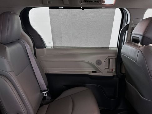 Used 2021 Toyota Sienna XLE w/ XLE Plus Package image 27