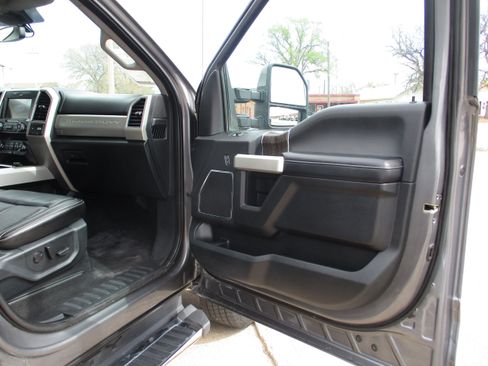 Used 2021 Ford F250 Lariat w/ Lariat Value Package AWD/4WD image 27