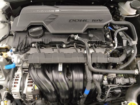 Used 2025 Hyundai Elantra SEL FWD image 30