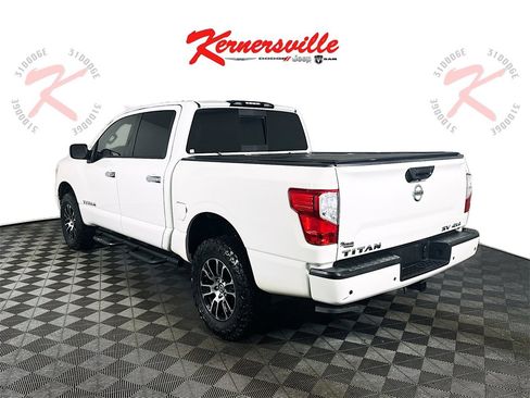 Used 2021 Nissan Titan SV w/ SV Convenience Package image 5