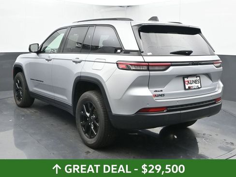 Used 2024 Jeep Grand Cherokee Altitude image 10