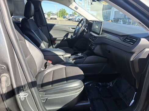 Used 2025 Ford Escape SE FWD image 15