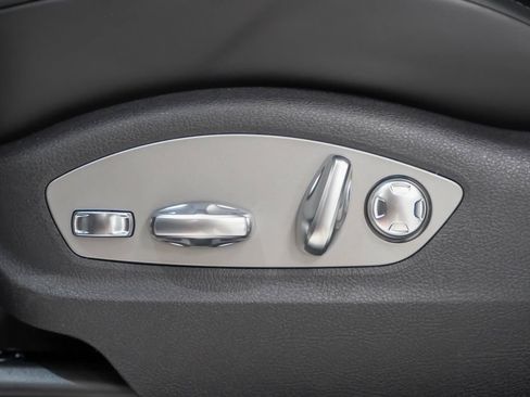 Certified 2026 Porsche Macan AWD/4WD image 24