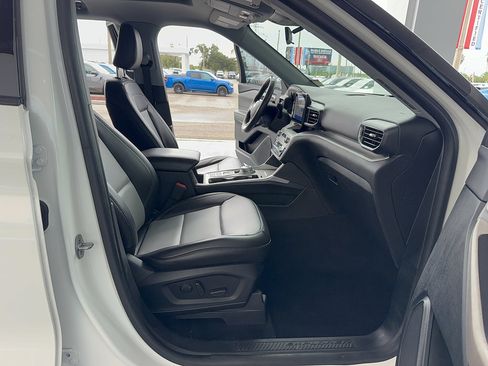 Certified 2022 Ford Explorer XLT w/ Equipment Group 202A RWD image 14