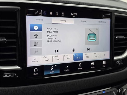 Used 2024 Chrysler Pacifica Touring-L image 20