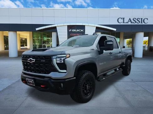 Used 2025 Chevrolet Silverado 2500 ZR2 AWD/4WD image 3