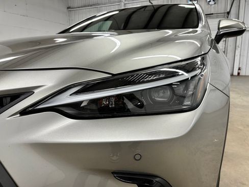 Used 2025 Lexus NX 250 FWD w/ Accessory Package (2T) image 9