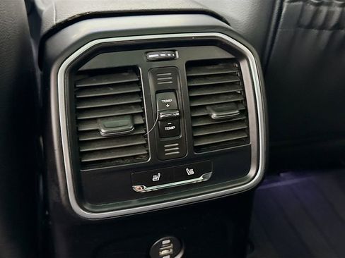 Certified 2018 Porsche Macan AWD/4WD image 27