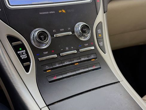 Used 2020 Lincoln Nautilus FWD w/ Equipment Group 101A image 18