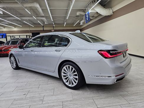 Used 2020 BMW 740i image 9