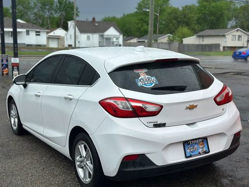 Used 2017 Chevrolet Cruze LT w/ Convenience Package FWD image 6