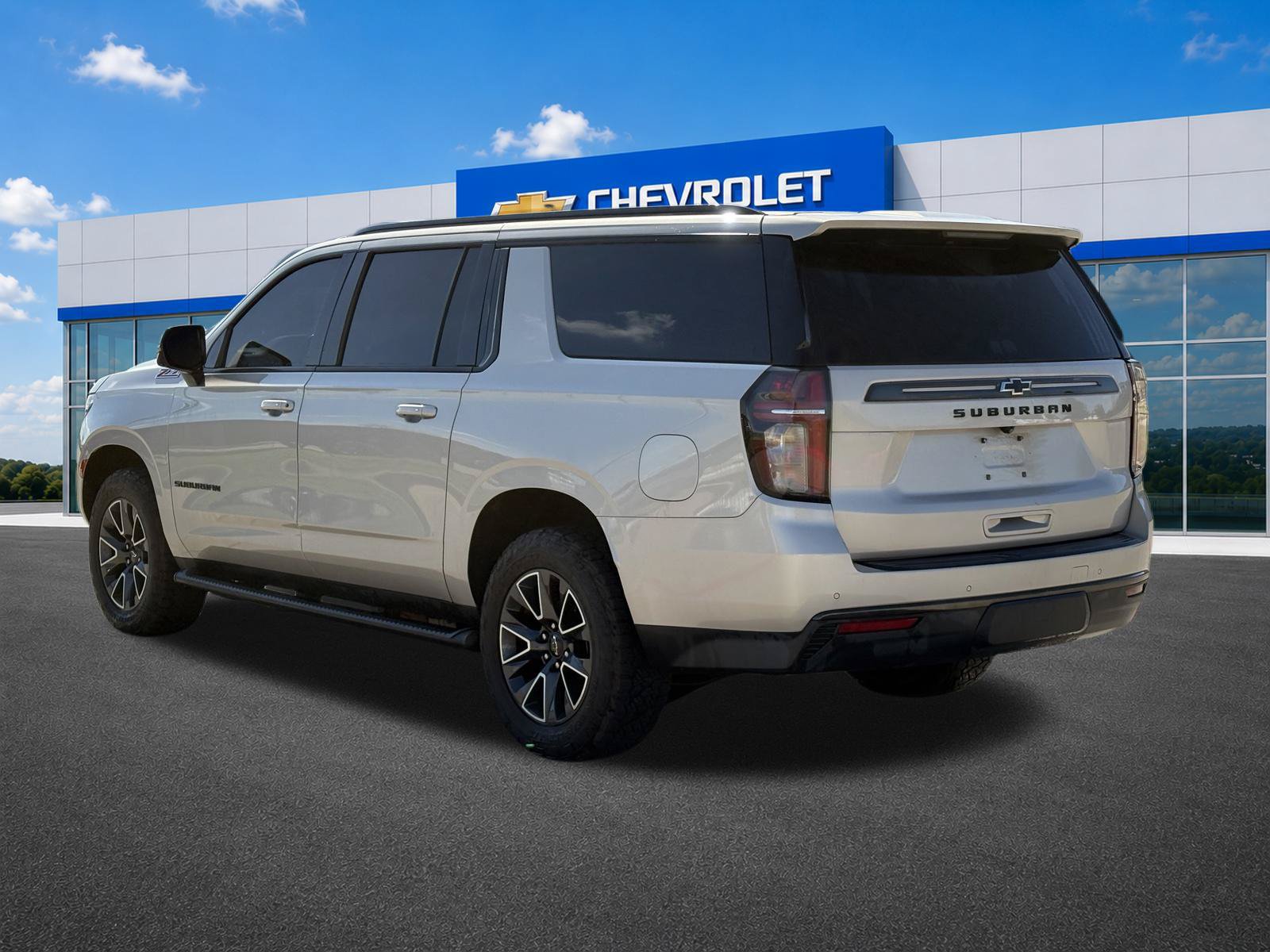 Used 2021 Chevrolet Suburban Z71 w/ Luxury Package AWD/4WD image 5
