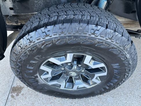 Used 2023 Toyota Tacoma TRD Off-Road image 19