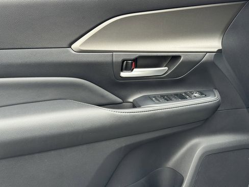 Used 2024 Toyota Grand Highlander XLE image 17