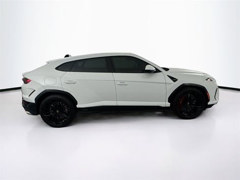 Used 2025 Lamborghini Urus SE image 4