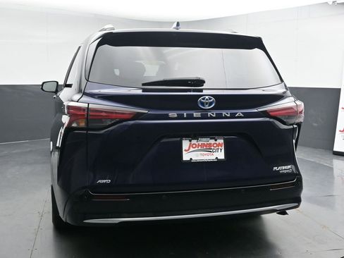 Used 2021 Toyota Sienna Platinum image 7