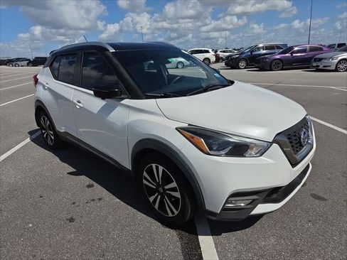 Used 2019 Nissan Kicks SR FWD image 4
