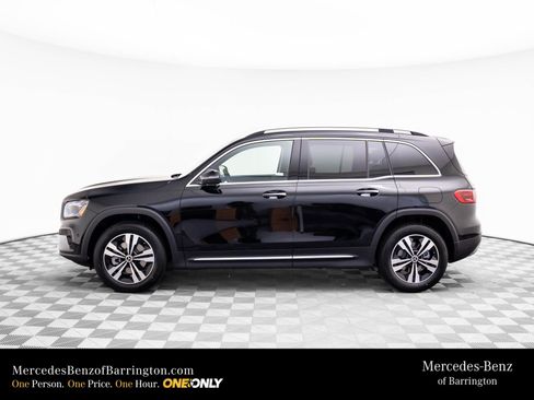 New 2025 Mercedes-Benz GLB 250 4MATIC image 2