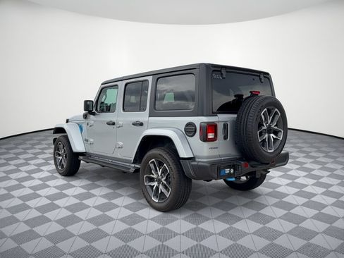 Used 2024 Jeep Wrangler Unlimited AWD/4WD image 3