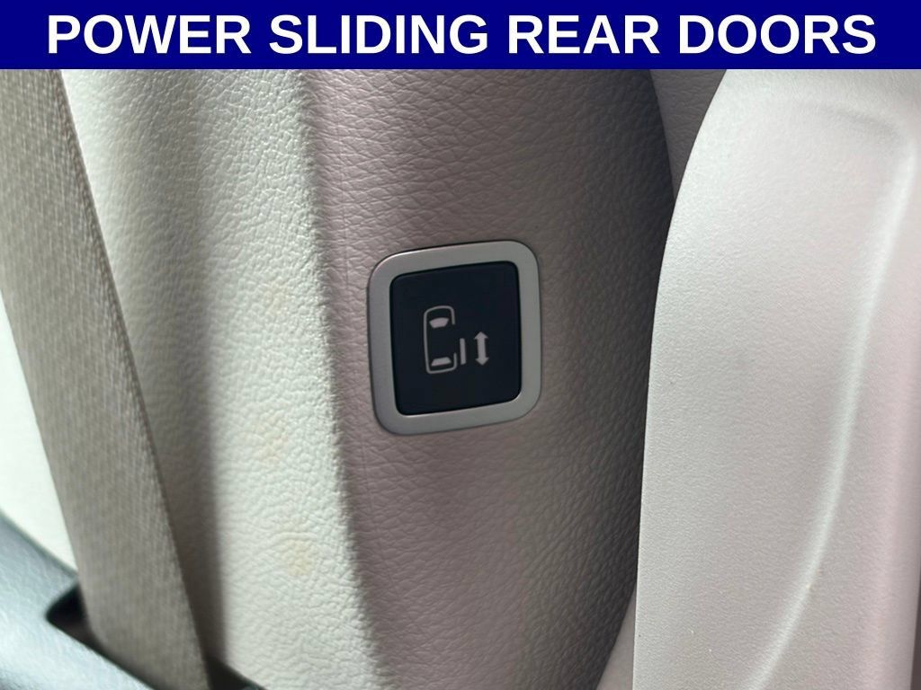 Used 2024 Chrysler Pacifica Limited FWD image 16