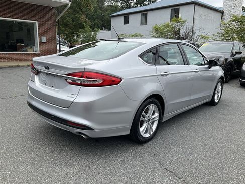 Used 2018 Ford Fusion SE FWD image 5