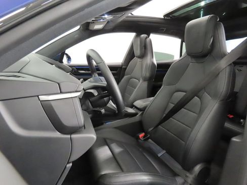 Certified 2025 Porsche Macan Electric RWD image 5