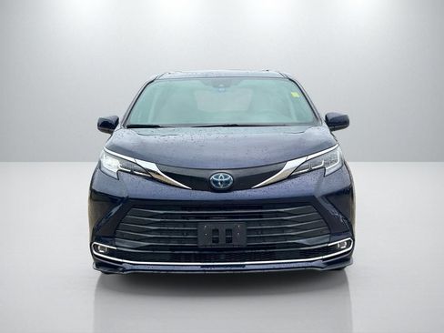 Used 2023 Toyota Sienna XLE w/ XLE Plus Package AWD/4WD image 2